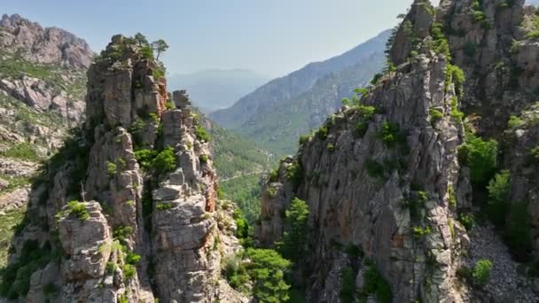 Lentää Korsikan Saaren Vuorilla Ilmakuva Kalliovuorille Korsikan Saaren Keskiosassa Ranska — kuvapankkivideo