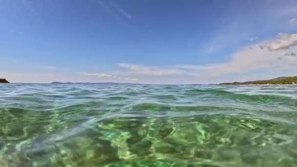 Media Toma Cámara Lenta Submarina Playa Tropical Con Agua Cristalina — Vídeo de stock