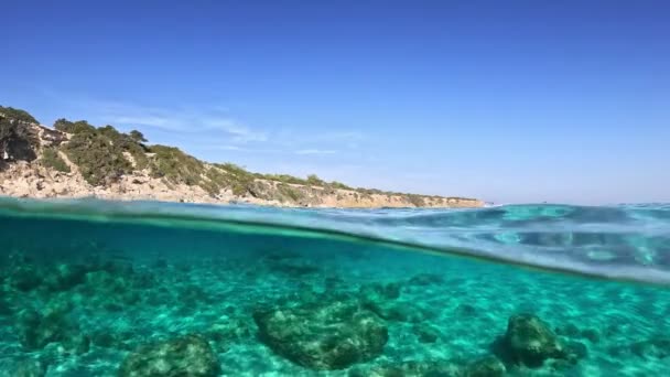 Кришталева Чиста Блакитна Вода Середземному Морі Узбережжі Кіпру Напівпідводний Повільний — стокове відео