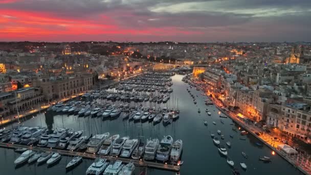Epische Abendaufnahme Der Altstadt Mit Kirchen Und Yachthafen Auf Malta — Stockvideo