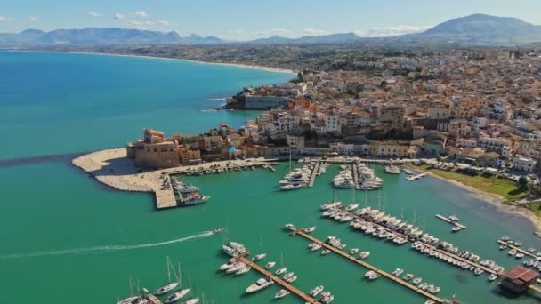 Luftaufnahme Von Castellammare Del Golfo Sizilien Italien Marina Mit Yachten — Stockvideo