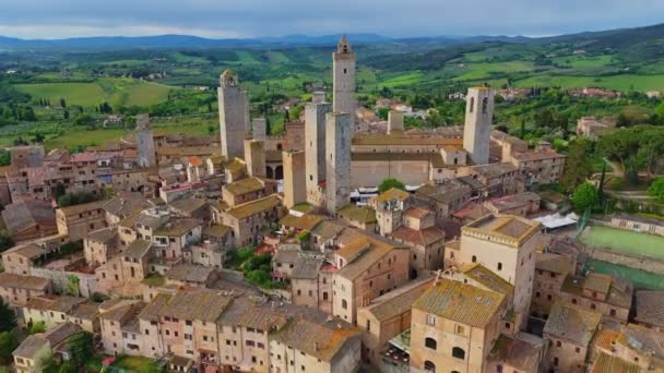 Volando Sobre Ciudad Medieval San Gimignano Toscana Italia Vista Aérea — Vídeos de Stock