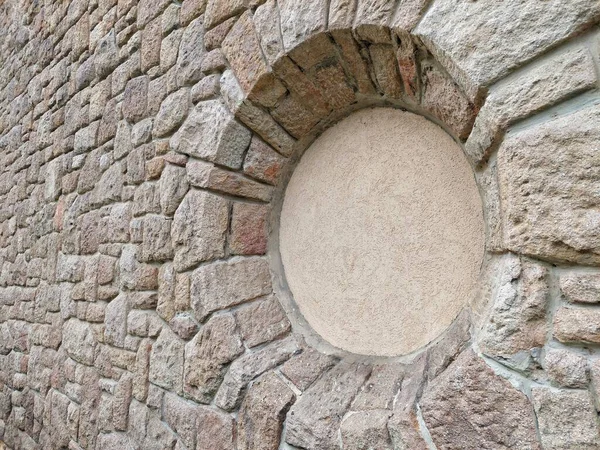 Круглое Слепое Окно Каменной Стене Церкви Фото Заднем Плане — стоковое фото