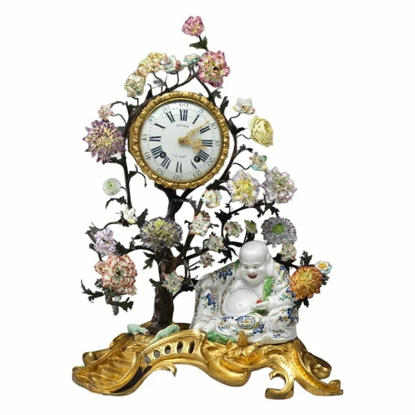この時計には中国の仏使徒 普泰高商の姿が見られる — ストック写真