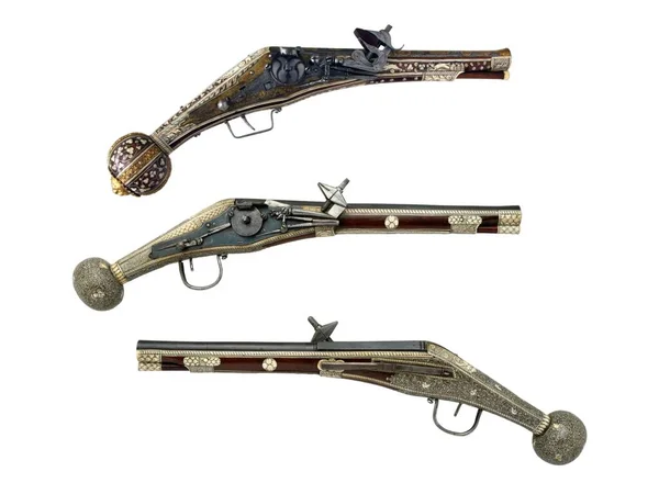 Pistolas Antiguas Antiguas Del Siglo Xvii Fondo Aislado —  Fotos de Stock