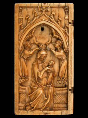Kuzey Fransız Gotik fildişi diptizi Meryem ve çocuğu meleklerle tasvir ediyor, yaklaşık 1340-1360 yılları arasında.
