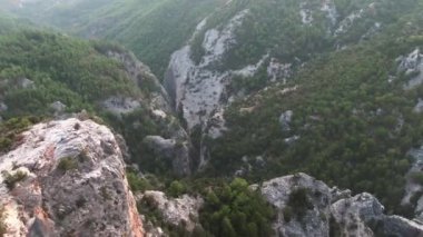 Dağlardaki kanyon Türkiye 'de Alanya Sapadere. Yüksek kalite 4k görüntü