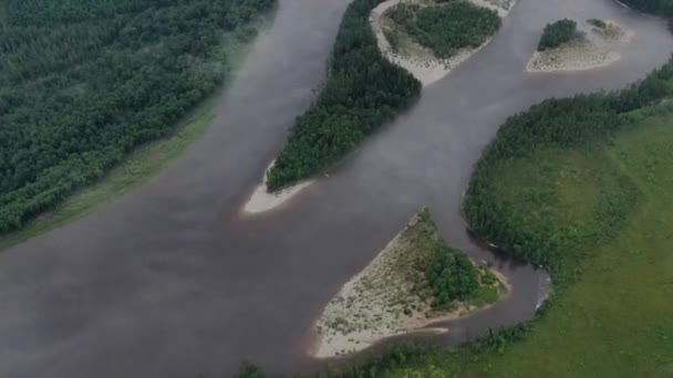 Suyun Buharlaşıp Tehlikeli Bir Sis Oluşturduğu Gölde Sisli Bir Kış — Stok video
