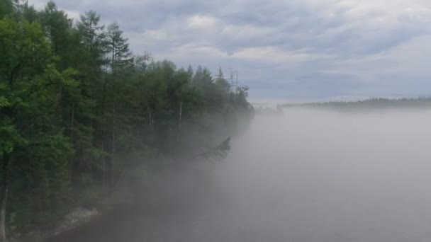 Dimineața Cețoasă Iarnă Lac Unde Apa Evaporă Creând Ceață Periculoasă — Videoclip de stoc