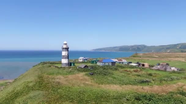 Faro Cerca Ciudad Nevelsk Isla Sakhalin Playa Costera Navegación Marítima — Vídeos de Stock