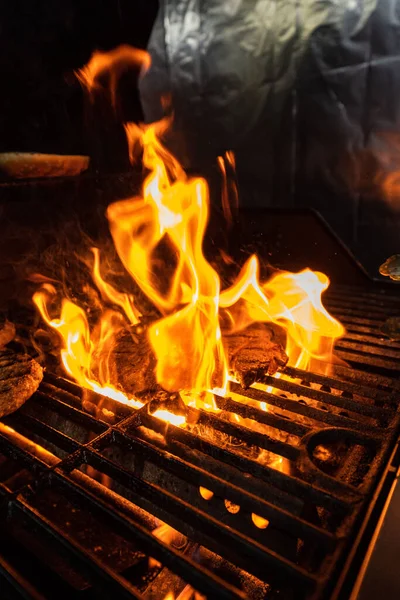 Biefstuk Grill Met Vlammen Hoge Kwaliteit Foto — Stockfoto