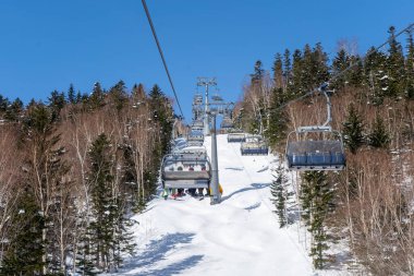 Yuzhno-Sakhalinsk, Maç 03.2024 Kayak merkezi Dağ Havaalanı, Yuzhno-Sakhalinsk, Rusya. Yüksek kalite fotoğraf
