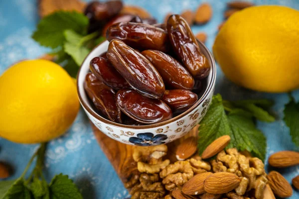 Frutas Frescas Dátiles Dulces Comida Popular Árabe Oriente Medio —  Fotos de Stock