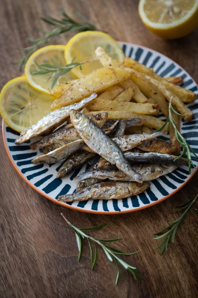 イワシの焼き魚 おいしいと健康的な地中海料理 ロイヤリティフリーのストック画像