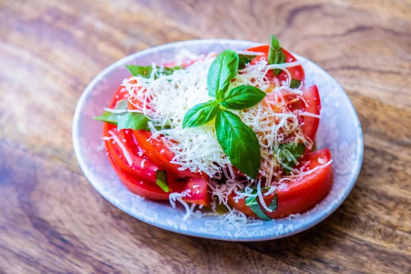 Freash Rauwe Tomatensalade Met Diverse Andere Ingrediënten Stockafbeelding