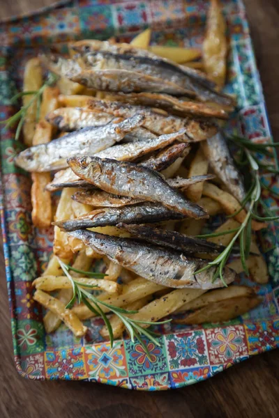 イワシの焼き魚 おいしいと健康的な地中海料理 ストックフォト