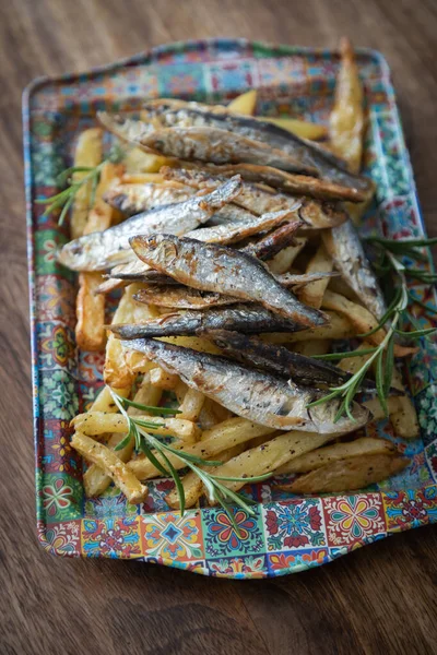 イワシの焼き魚 おいしいと健康的な地中海料理 — ストック写真