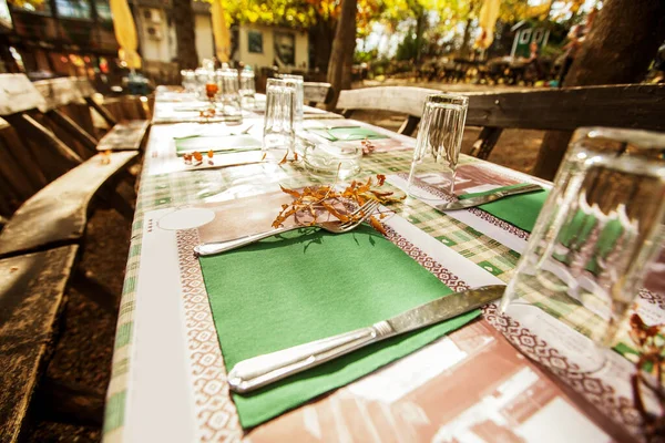 Mesa Almoço Jardim Restaurante Temporada Outono — Fotografia de Stock