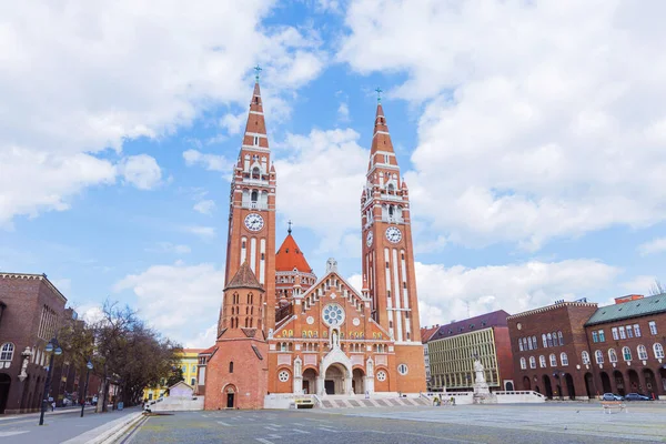 stock image An iconic brick votive church in Szeged, Hungary with a grand clock tower and detailed facade. Its historical significance is reflected in its impressive architecture and cultural importance.