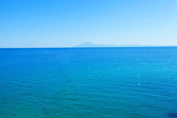 Rustige Idyllische Zeegezicht Blauwe Zee Horizon Die Zich Uitstrekt Heldere — Stockfoto