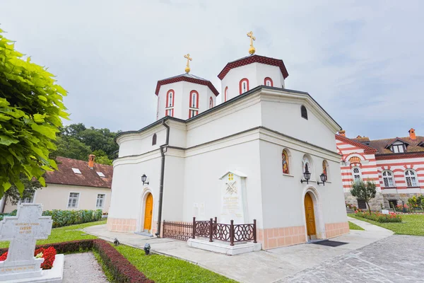 Μονή Ρακόβιτσα Σερβική Ορθόδοξη Εκκλησία Αφιερωμένη Στους Αρχαγγέλους Μιχαήλ Και — Φωτογραφία Αρχείου