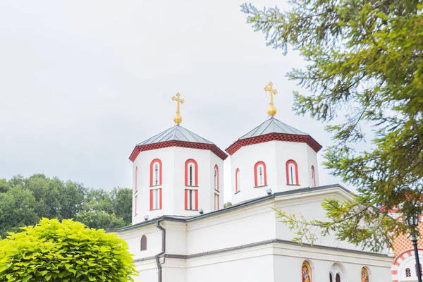 Monasterio Rakovica Iglesia Ortodoxa Serbia Dedicado Los Arcángeles Miguel Gabriel — Foto de Stock