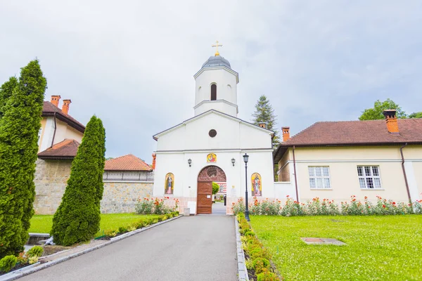 Monasterio Rakovica Iglesia Ortodoxa Serbia Dedicado Los Arcángeles Miguel Gabriel — Foto de Stock