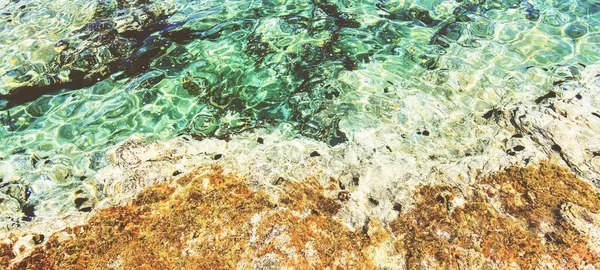 Povrch Výhledem Moře Nádherné Barvy Světle Tyrkysové Vody — Stock fotografie