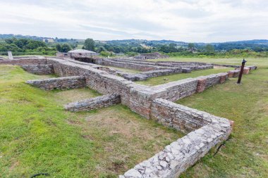 İmparator Galerius tarafından inşa edilen antik Roma saray kompleksinin yeri olan Gamzigrad 'daki Felix Romuliana Sarayı' nın kalıntıları. Sırbistan, Avrupa. UNESCO Dünya Mirası Alanı.