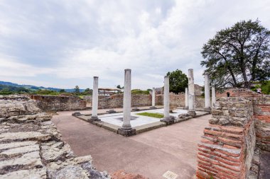 İmparator Galerius tarafından inşa edilen antik Roma saray kompleksinin yeri olan Gamzigrad 'daki Felix Romuliana Sarayı' nın kalıntıları. Sırbistan, Avrupa. UNESCO Dünya Mirası Alanı.