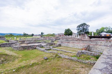 İmparator Galerius tarafından inşa edilen antik Roma saray kompleksinin yeri olan Gamzigrad 'daki Felix Romuliana Sarayı' nın kalıntıları. Sırbistan, Avrupa. UNESCO Dünya Mirası Alanı.