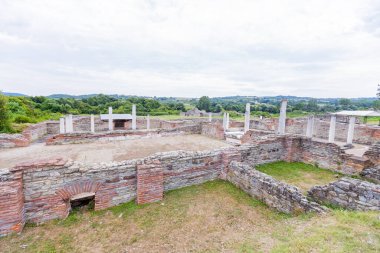 İmparator Galerius tarafından inşa edilen antik Roma saray kompleksinin yeri olan Gamzigrad 'daki Felix Romuliana Sarayı' nın kalıntıları. Sırbistan, Avrupa. UNESCO Dünya Mirası Alanı.