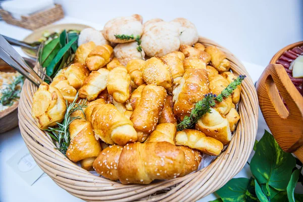 Delicious Breakfast Basket Fresh Pastries — Stock Photo, Image