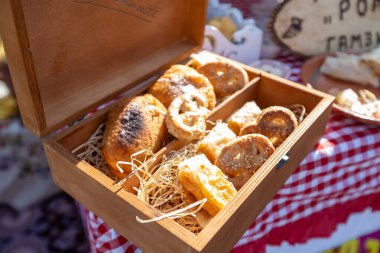  Lezzetli ev yapımı hamur işleri seçimi.