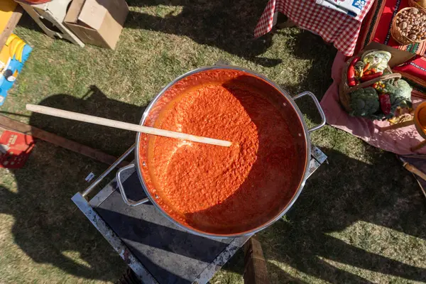 Proceso Elaboración Alimentos Balcánicos Con Pimiento Rojo Asado Propagación Llamada Imagen de stock