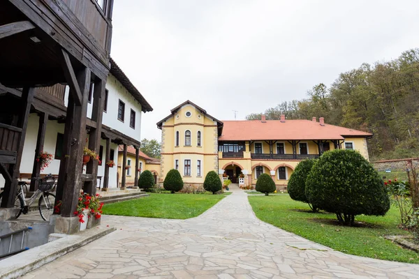 Mosteiro Ljubostinja Uma Igreja Ortodoxa Sérvia Marco Histórico Espiritual Meio Imagens De Bancos De Imagens