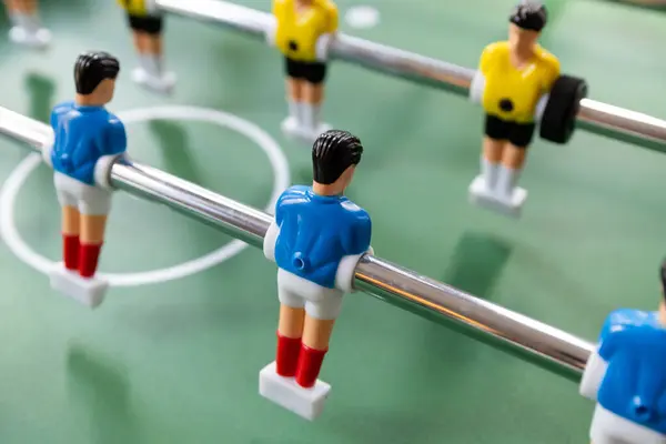 Fußballspiel Fußballspiel Mit Miniaturspielern Stockbild