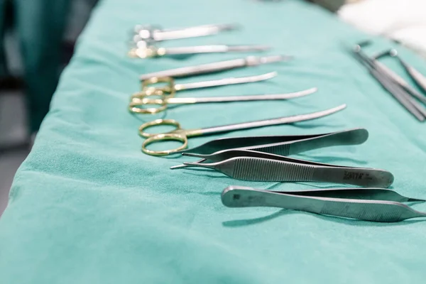 Steriele Chirurgische Instrumenten Medische Instrumenten Voor Operatie Precisie Chirurgische Instrumenten Rechtenvrije Stockafbeeldingen