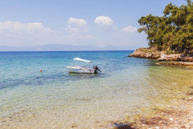 Açık Sularda Yüzen Tekne