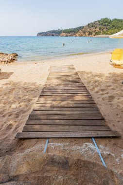 Deniz ve Altın Kum ile Sahilde Sahilde