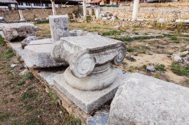 Taş işçiliği, Ohri, Kuzey Makedonya ile çevrili Antik Mermer Sütunları ve Harabeleriyle Arkeolojik Alan