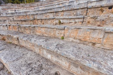 Ohri 'deki antik tiyatronun taş basamaklarına yakından bakın..