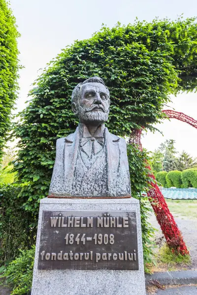 Romanya 'nın Timisoara kentindeki Gül Parkı' nda Wilhelm Muhle Bronz Patlaması