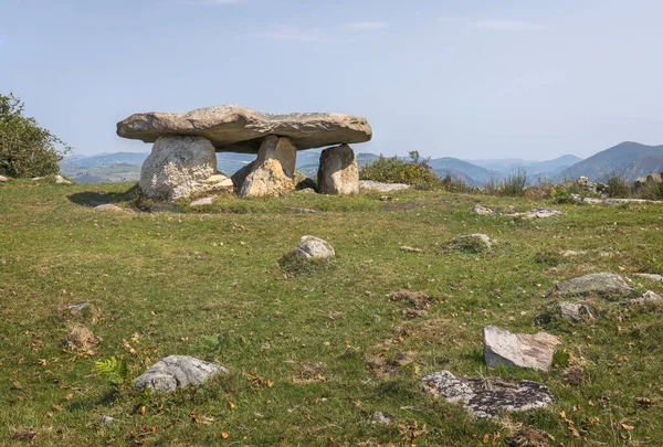 Prehistoryczne Dolmen Merilles Asturii — Zdjęcie stockowe