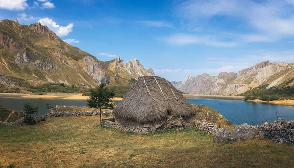Teito Ancient Hut Lake Valley Asturias — Stock Photo, Image