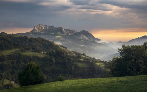 Belle Lumière Sur Montagne Monsacro Aube Asturies — Photo