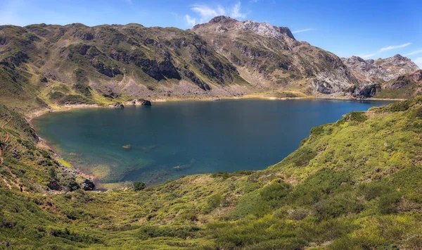 Flygfoto Över Calabazona Lake Vid Saliencia Somiedo Natural Park Asturien — Stockfoto