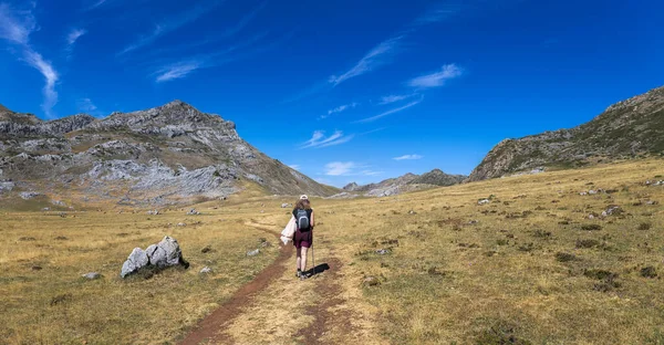 Kvinnlig Vandring Somiedo Naturpark Asturien Spanien — Stockfoto