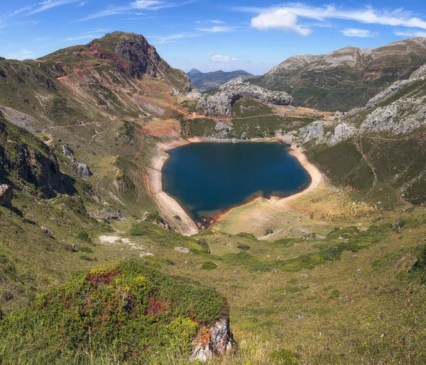 Vista Aérea Lago Saliencia Parque Nacional Somiedo Astúrias — Fotografia de Stock