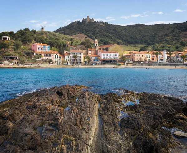 Viehättävä Näkymä Colliouren Rannikkokaupunkiin Ranska — kuvapankkivalokuva